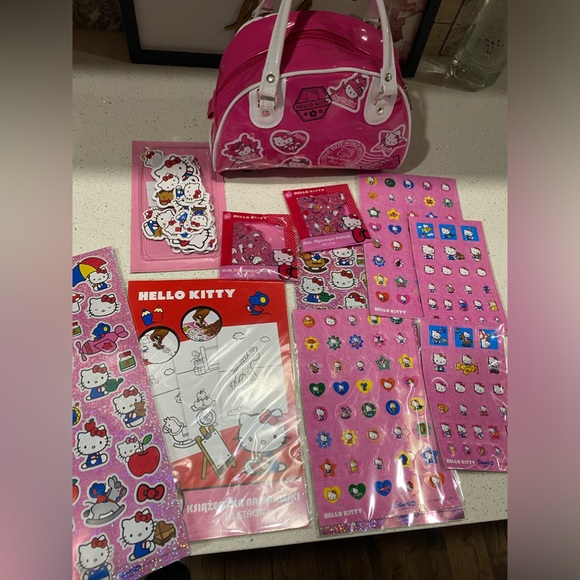 Hello Kitty Purse & 500 Stickers - Picture 2 of 6